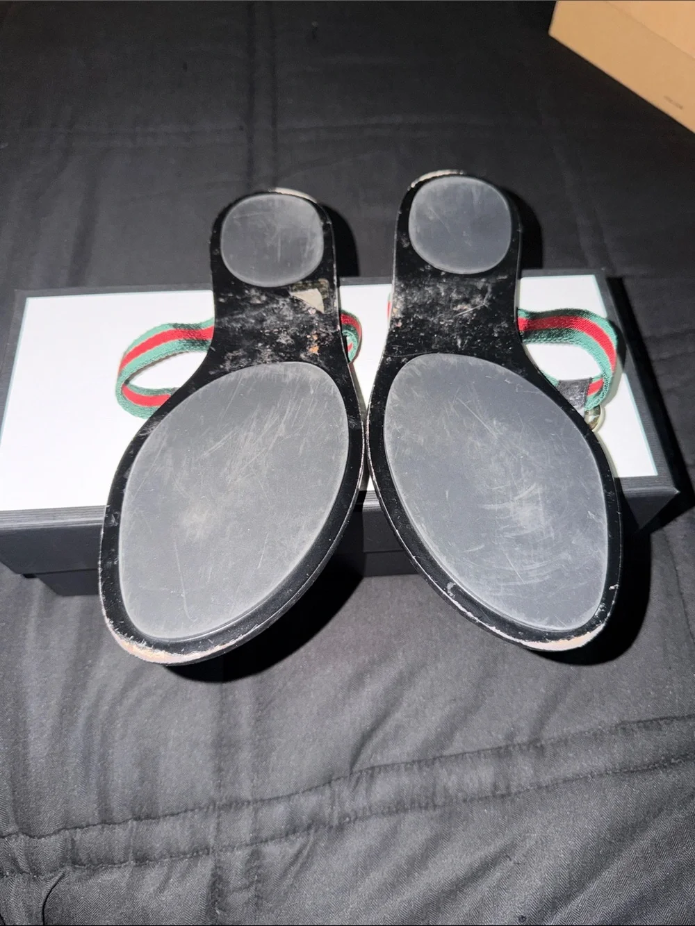 Gucci Black GG Embossed Thong Sandals with Red and Green Web - Picture 2 of 3